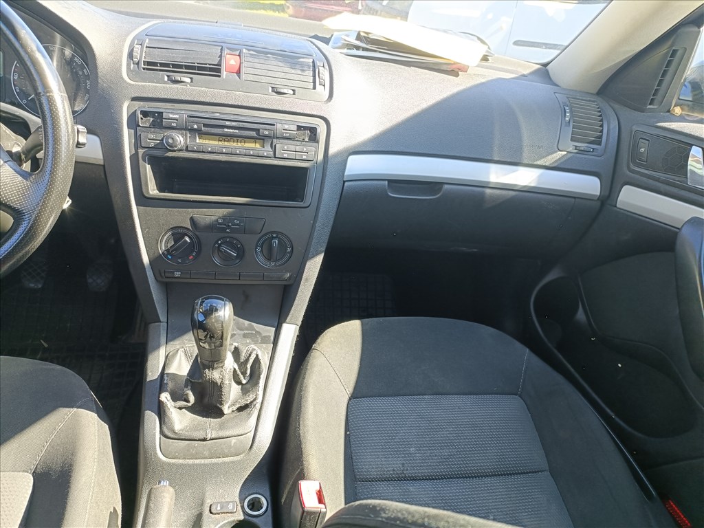 Skoda Octavia II, 1.9Tdi(BLS) bontott alkatrészei, 9153 színben eladók 9. kép
