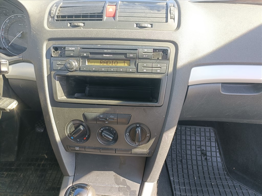 Skoda Octavia II, 1.9Tdi(BLS) bontott alkatrészei, 9153 színben eladók 10. kép