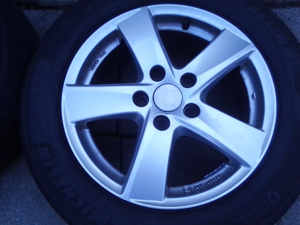 16" VW Golf VII alufelni rajta 205/55 Michelin Primacy4 S2 nyári gumi  1. kép