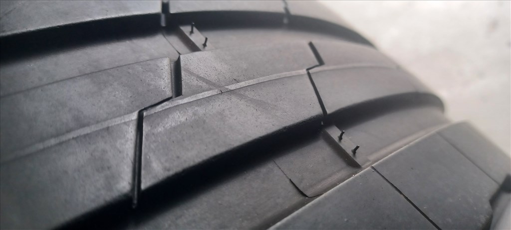 Hankook Ventus S1 Evo3 MO 285/40 R19 nyári gumik 2db 2. kép