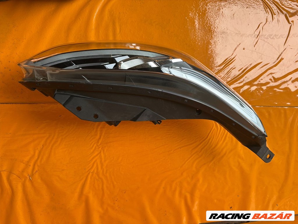 Kia Cee'd (CD) Jobb Ledes Fényszóró j792111020 3. kép