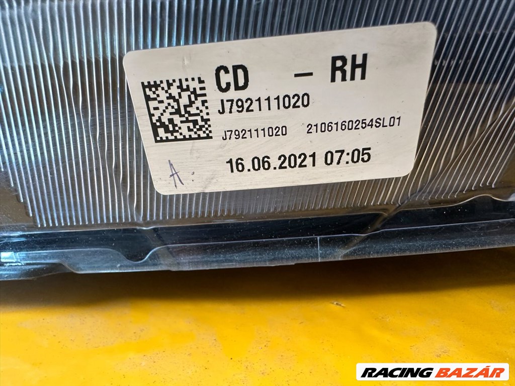 Kia Cee'd (CD) Jobb Ledes Fényszóró j792111020 4. kép