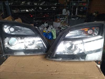 Opel Vectra C 2002-2005 fekete hátteres angel eyes-os első fényszóró pár