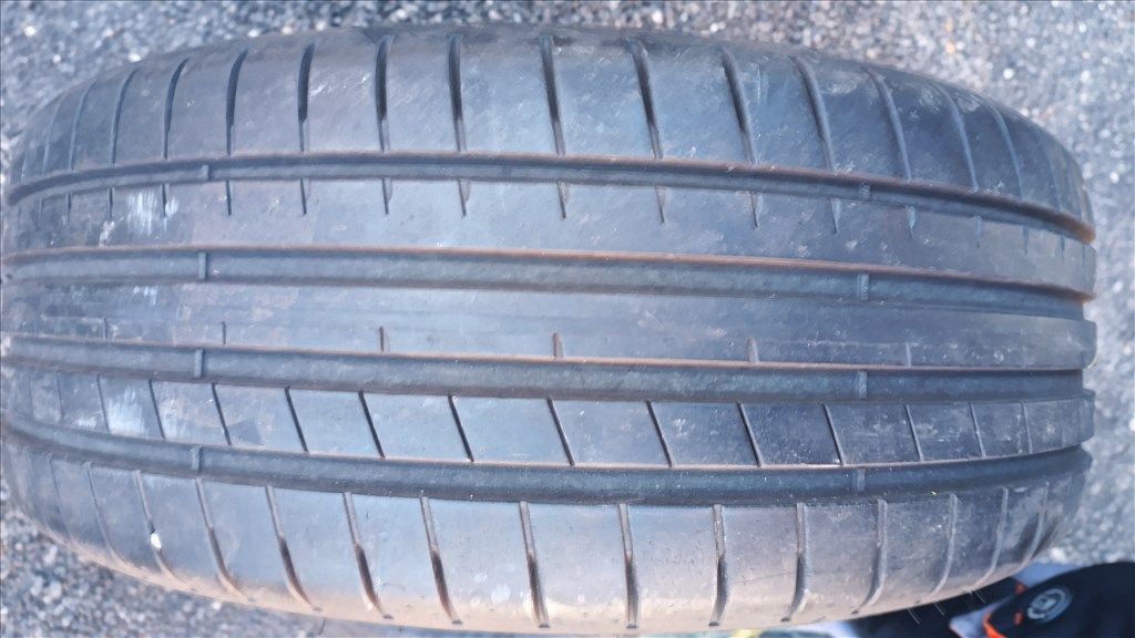 2db 225/45 R19 92W használt Dunlop SportMaxx RT2 DSST nyári gumi 2. kép