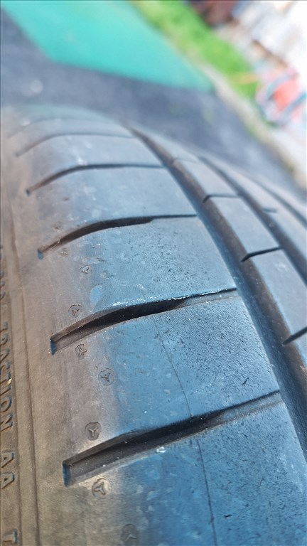 2db 225/45 R19 92W használt Dunlop SportMaxx RT2 DSST nyári gumi 3. kép