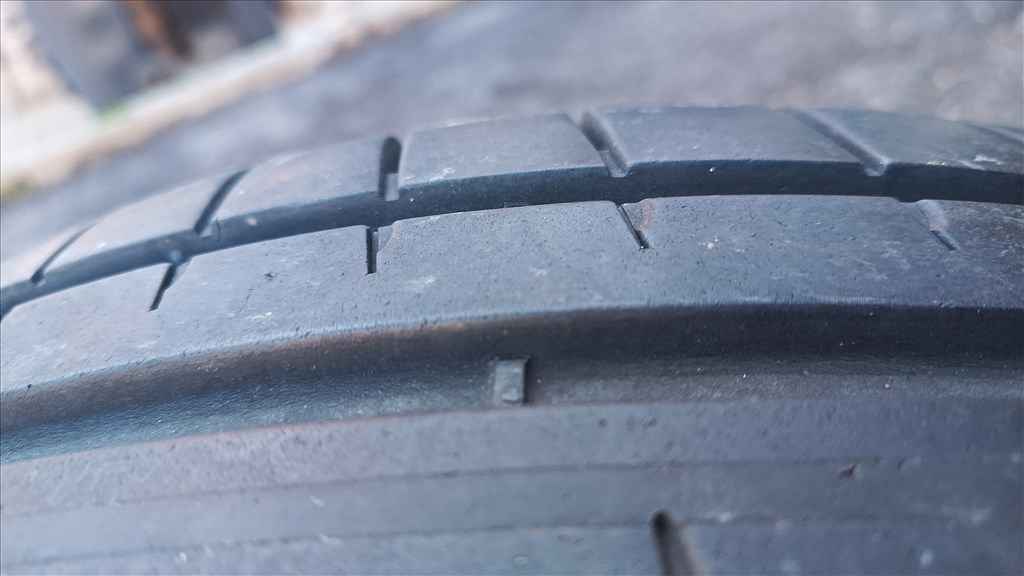 2db 225/45 R19 92W használt Dunlop SportMaxx RT2 DSST nyári gumi 4. kép