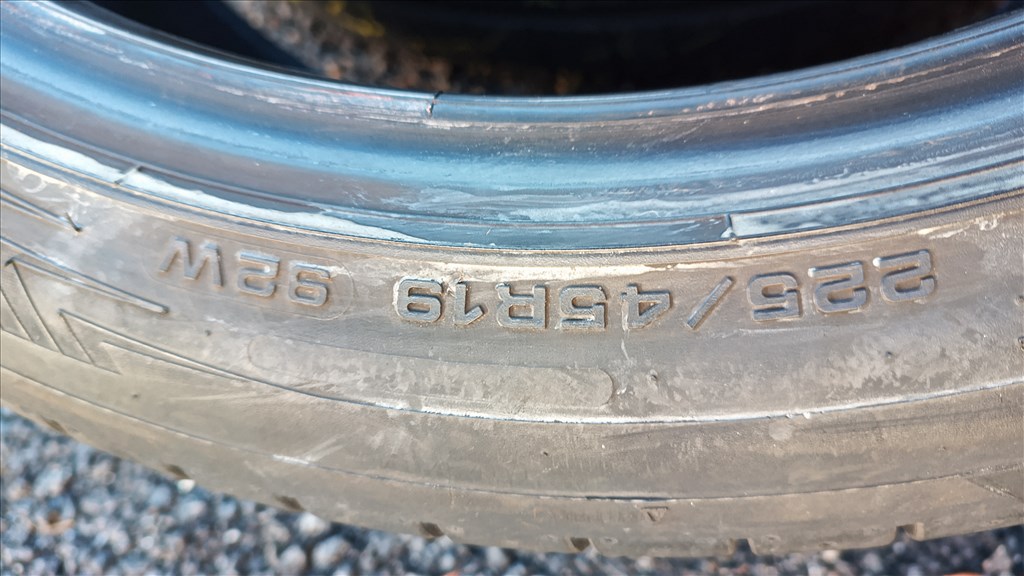 2db 225/45 R19 92W használt Dunlop SportMaxx RT2 DSST nyári gumi 6. kép