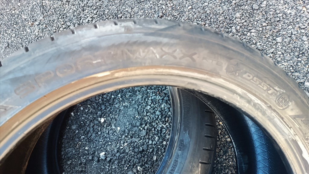 2db 225/45 R19 92W használt Dunlop SportMaxx RT2 DSST nyári gumi 9. kép