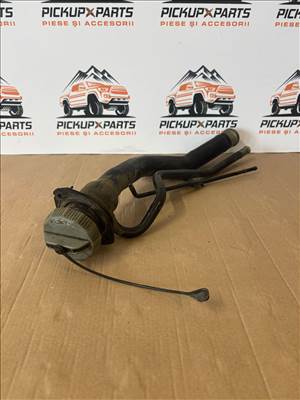 Üzemanyagtöltő cső sapkával Mitsubishi L200