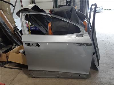 VW ID IV. jobb első ajtó üresen, apróbb nyomás sérülések, javíthatók