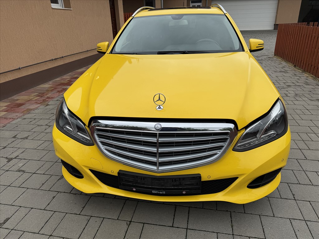 Mercedes E 200 (W212) bontott alkatrészei 4. kép