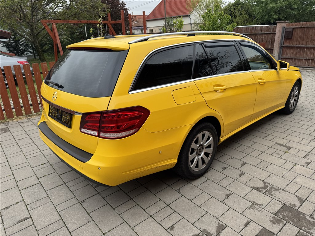 Mercedes E 200 (W212) bontott alkatrészei 5. kép