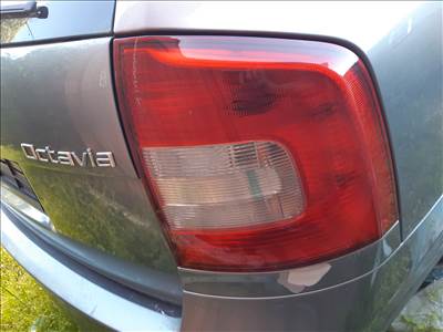 Skoda Octavia Combi 1.2 TSI Ambiente jobb hátsó lámpa, fényszóró kiváló állapot! 