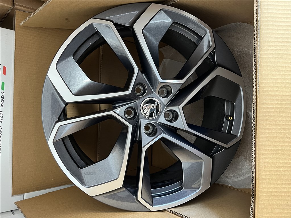 EREDETI SKODA ALTAIR 19" 5X112 SKODA SUPERB KODIAQ OCTAVIA RS . 1. kép