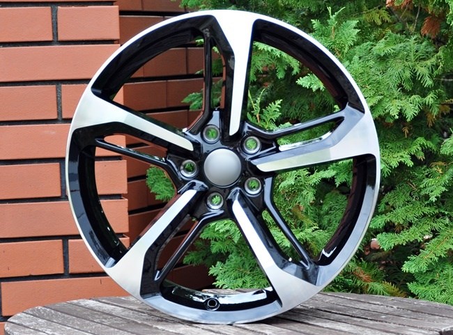 992 MB 20 5x112 AUDI A5 A6 A8 Q5 Q7 Q8 E-TRON ET33 3. kép