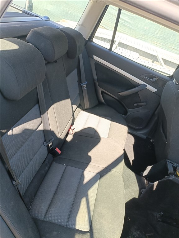 Skoda Octavia II Combi 1.9 TDI gyári karosszéria elemek 9153 színben eladók 9153octaviaii bls19tdi 7. kép