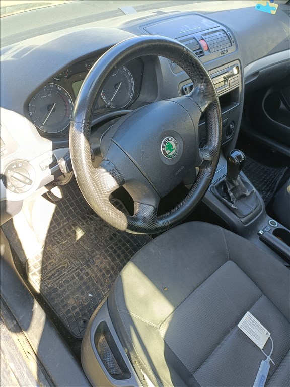 Skoda Octavia II Combi 1.9 TDI gyári karosszéria elemek 9153 színben eladók 9153octaviaii bls19tdi 12. kép