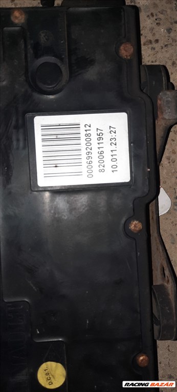 Renault Espace IV 2.0 dCi FAP Espace 4 elektromos kézifék 8200611957 1. kép