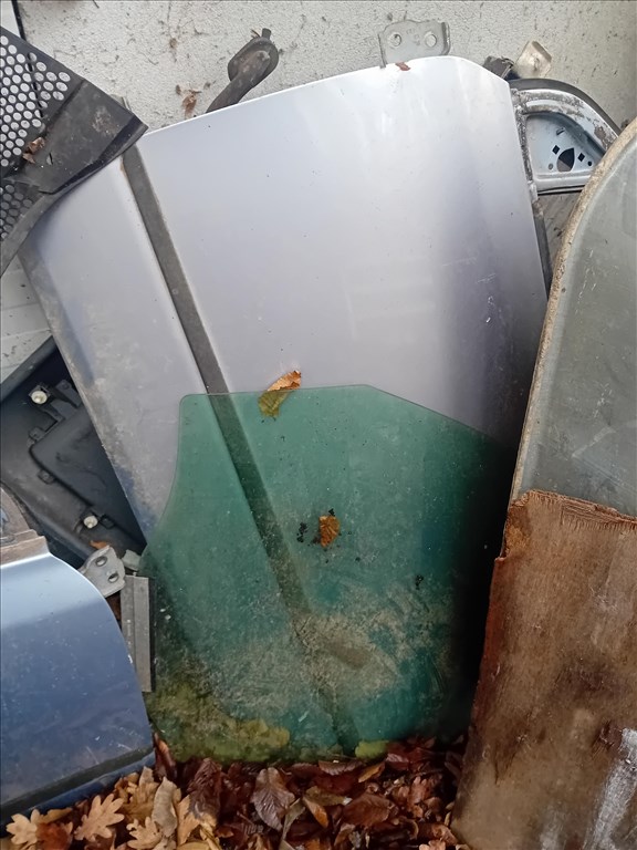 Suzuki alto ajtok,motorháztetőlámpák,féltengely, önindító  2. kép