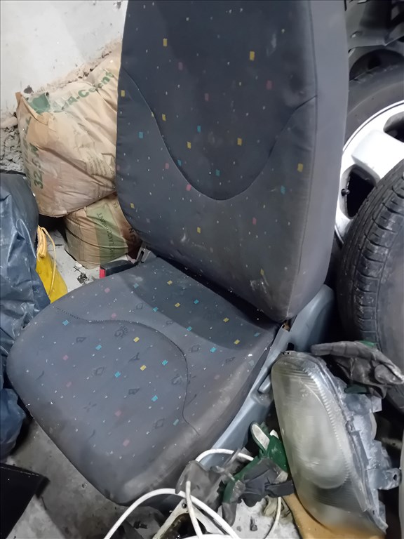 Suzuki alto ajtok,motorháztetőlámpák,féltengely, önindító  3. kép