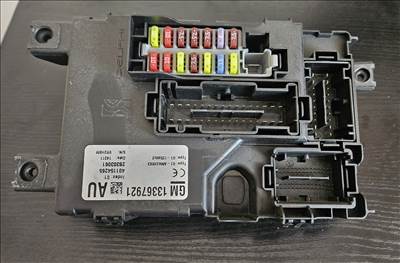 Opel Corsa D BCM modul AU jelölésű 13367921