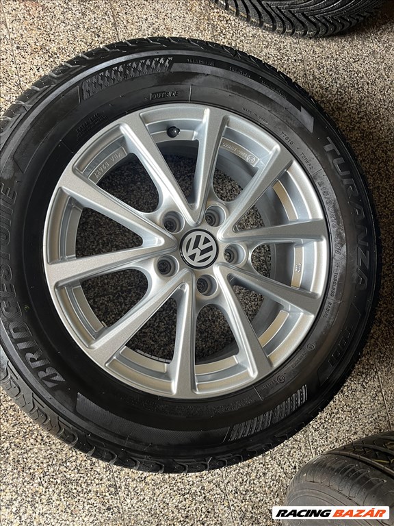  5x112 lyukosztású 16" újszerű Gyári alufelni, rajta 215/60 újszerű Bridgestone nyári gumi gumi  1. kép