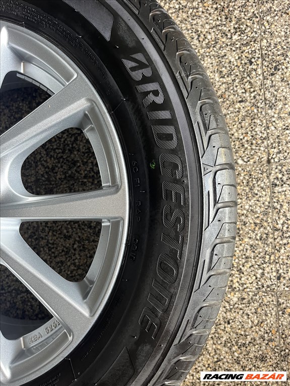  5x112 lyukosztású 16" újszerű Gyári alufelni, rajta 215/60 újszerű Bridgestone nyári gumi gumi  2. kép