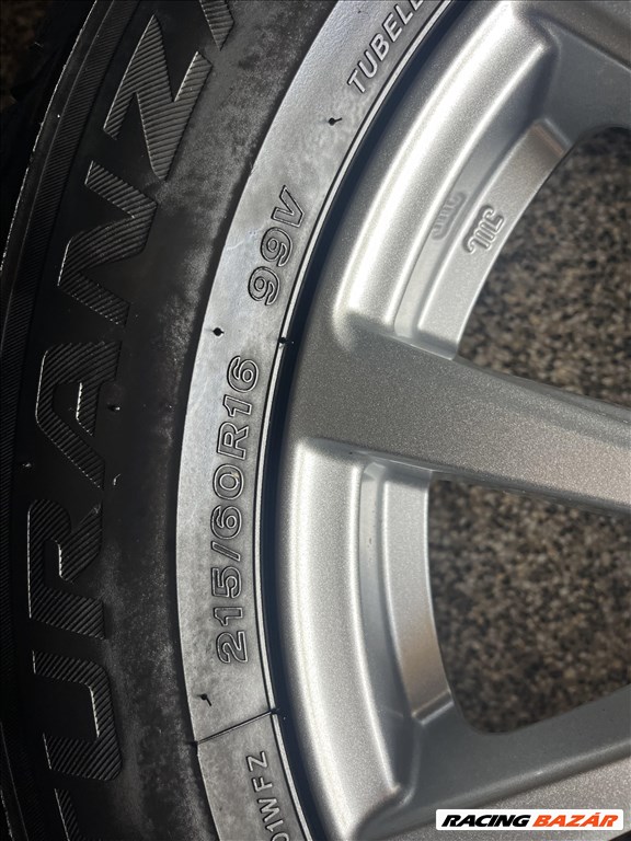  5x112 lyukosztású 16" újszerű Gyári alufelni, rajta 215/60 újszerű Bridgestone nyári gumi gumi  3. kép