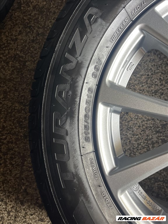  5x112 lyukosztású 16" újszerű Gyári alufelni, rajta 215/60 újszerű Bridgestone nyári gumi gumi  4. kép