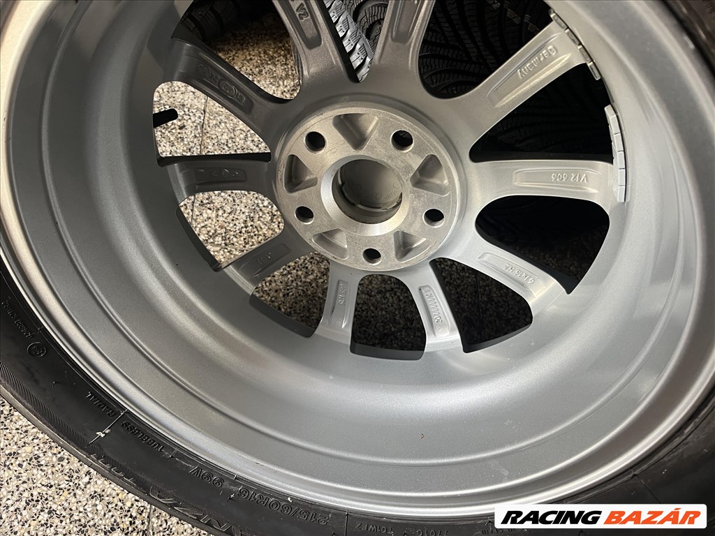  5x112 lyukosztású 16" újszerű Gyári alufelni, rajta 215/60 újszerű Bridgestone nyári gumi gumi  7. kép