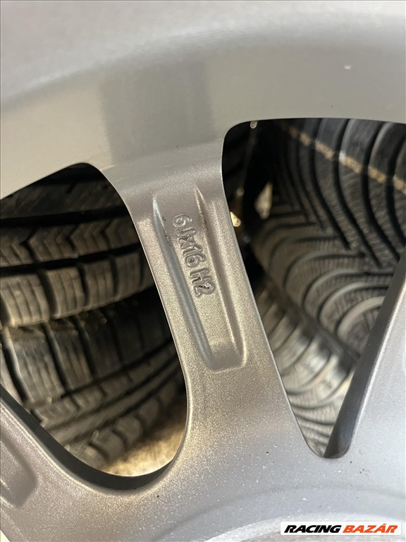  5x112 lyukosztású 16" újszerű Gyári alufelni, rajta 215/60 újszerű Bridgestone nyári gumi gumi  8. kép