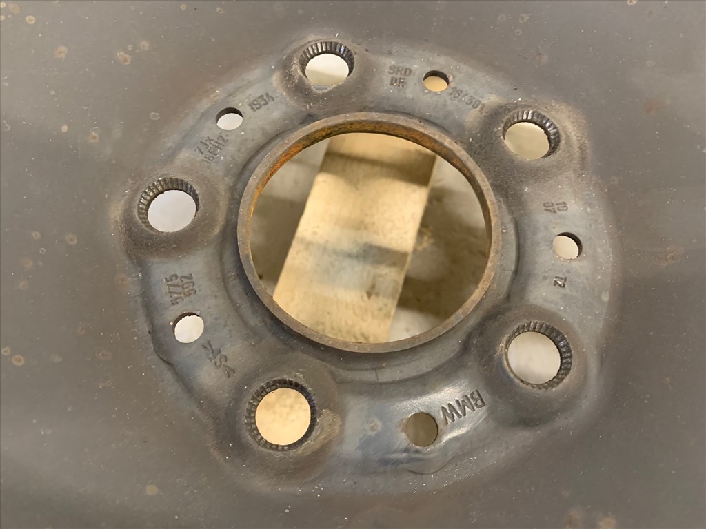  BMW felni garnitúra 16" (gyári acélfelni/lemezfelni) téli kerék E90 E91 E92 E93 E87 E81  6. kép