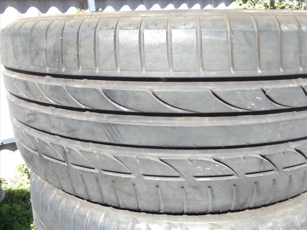  235/40R19 Bridgestone Potenza S001 nyári gumi  2. kép