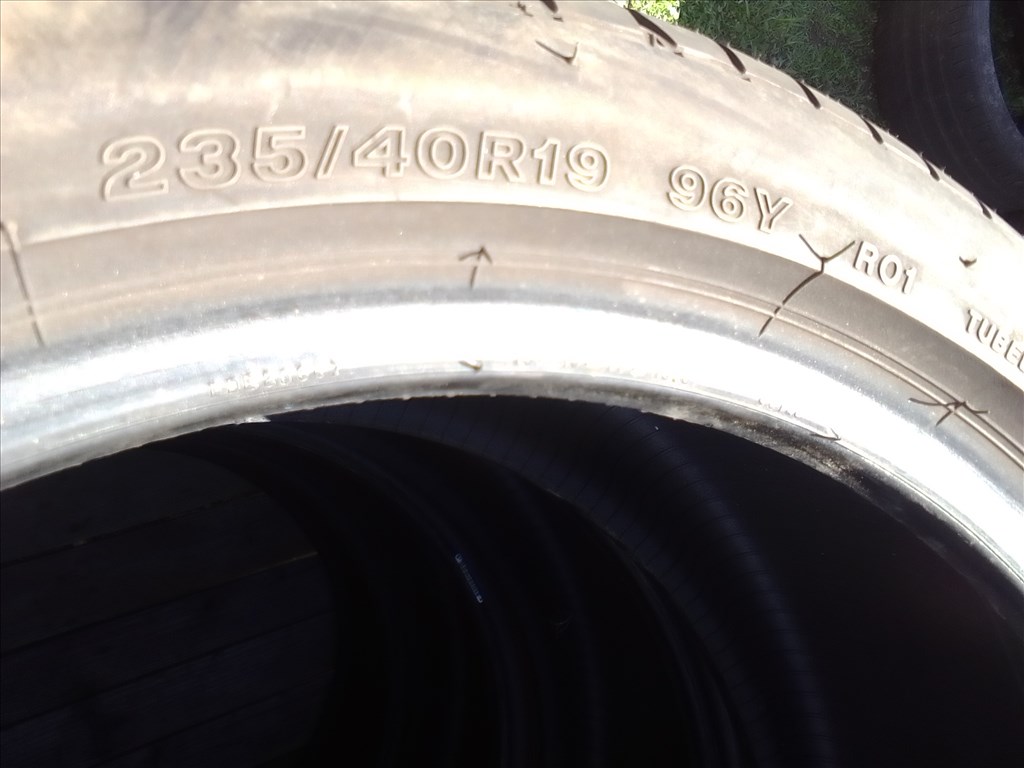  235/40R19 Bridgestone Potenza S001 nyári gumi  6. kép