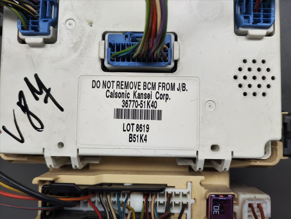 Opel Agila B, Suzuki Splash műszerfal biztosítéktábla  3677051k40 2. kép