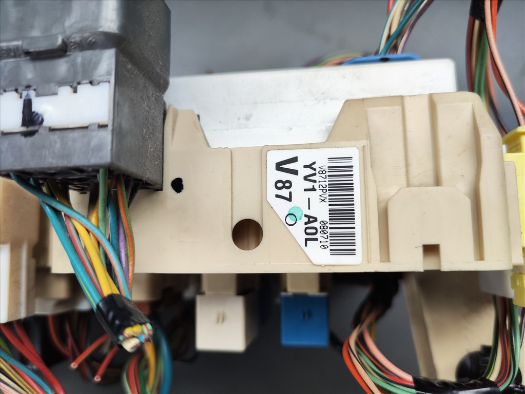 Opel Agila B, Suzuki Splash műszerfal biztosítéktábla  3677051k40 3. kép