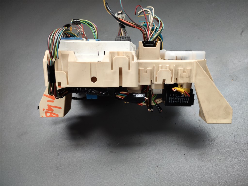 Opel Agila B, Suzuki Splash műszerfal biztosítéktábla  3677051k40 5. kép