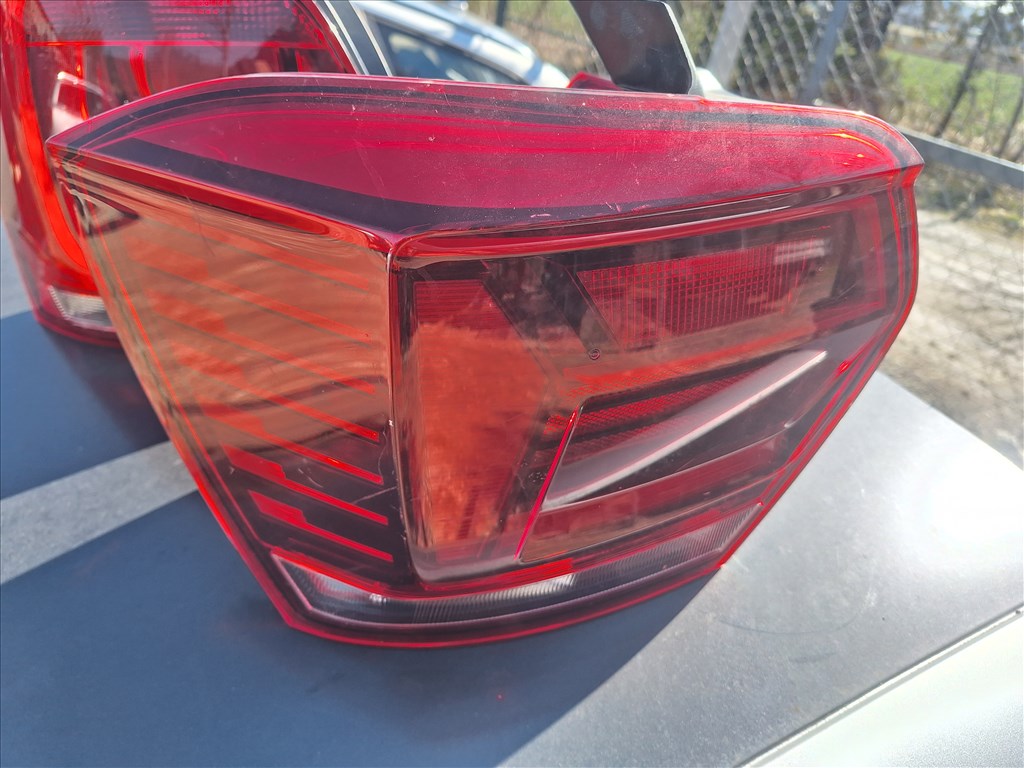 Volkswagen Polo VI 2G0 945 095 B hátsó lámpa  1. kép
