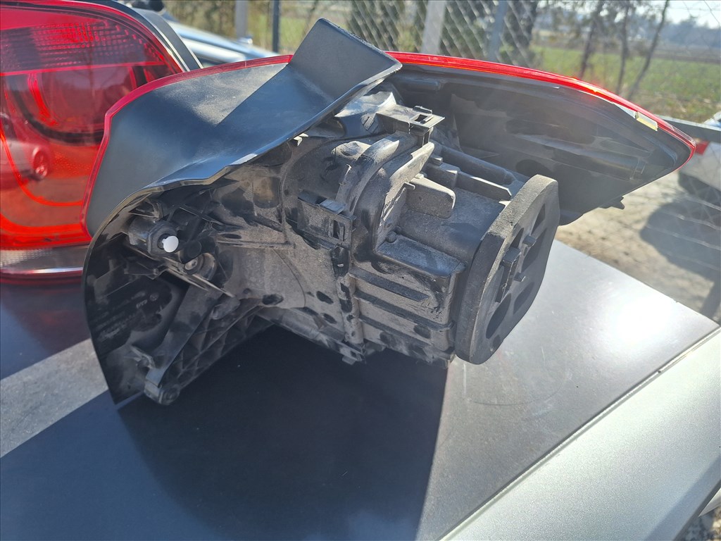 Volkswagen Polo VI 2G0 945 095 B hátsó lámpa  2. kép