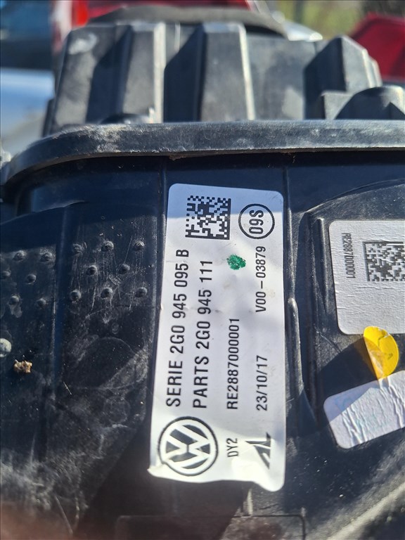Volkswagen Polo VI 2G0 945 095 B hátsó lámpa  3. kép