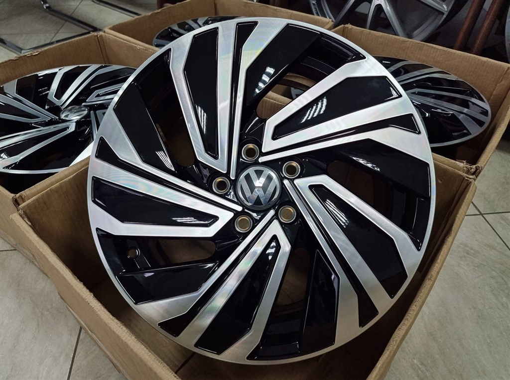 EREDETI ALUFELNI VW TORNADO 17 5x112 ET46 JETTA TOURAN T-ROC GOLF 2. kép