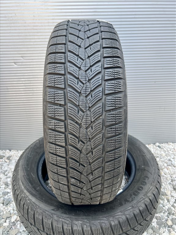 2db Goodyear 215/65 R17 215/65R17 215/65/17 215/65x17 téli gumi 1. kép