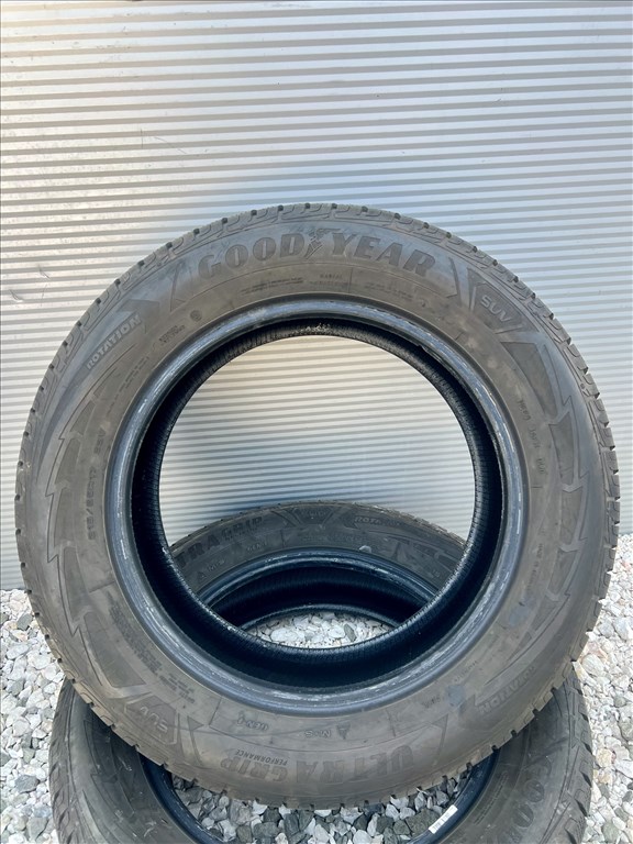 2db Goodyear 215/65 R17 215/65R17 215/65/17 215/65x17 téli gumi 4. kép