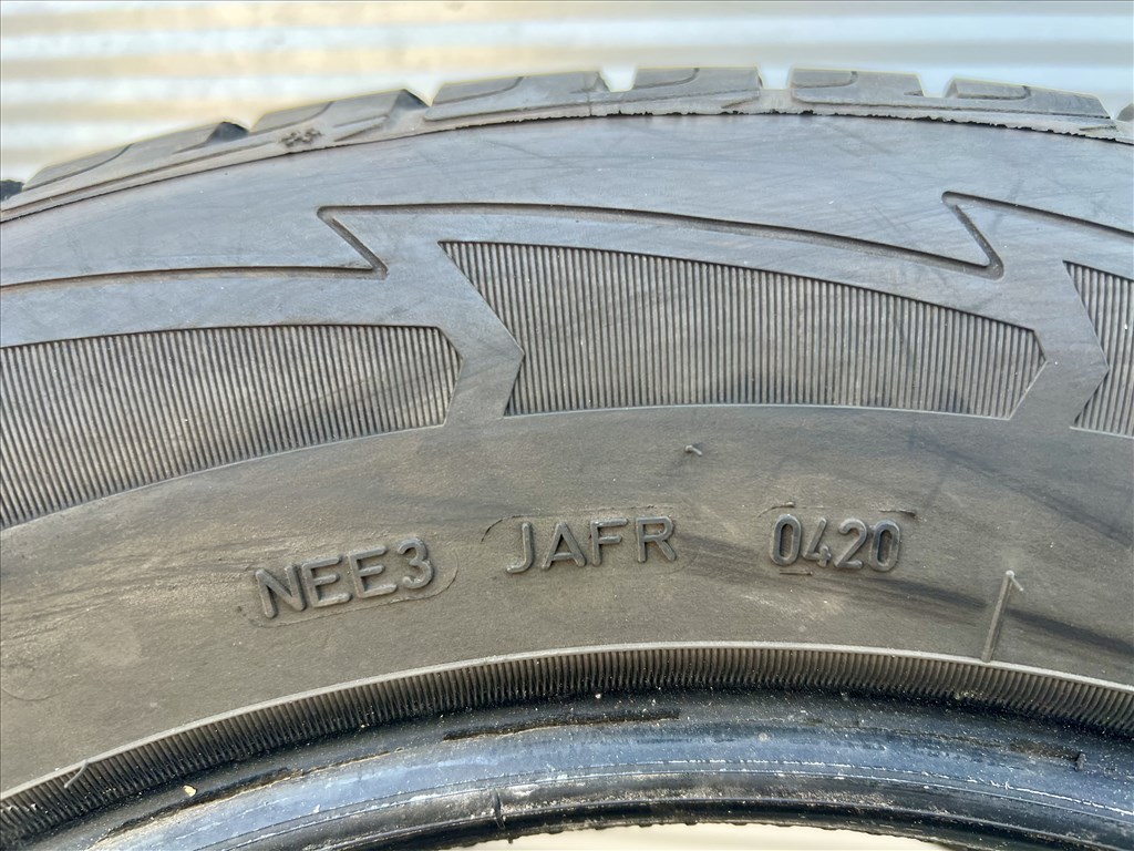 2db Goodyear 215/65 R17 215/65R17 215/65/17 215/65x17 téli gumi 6. kép