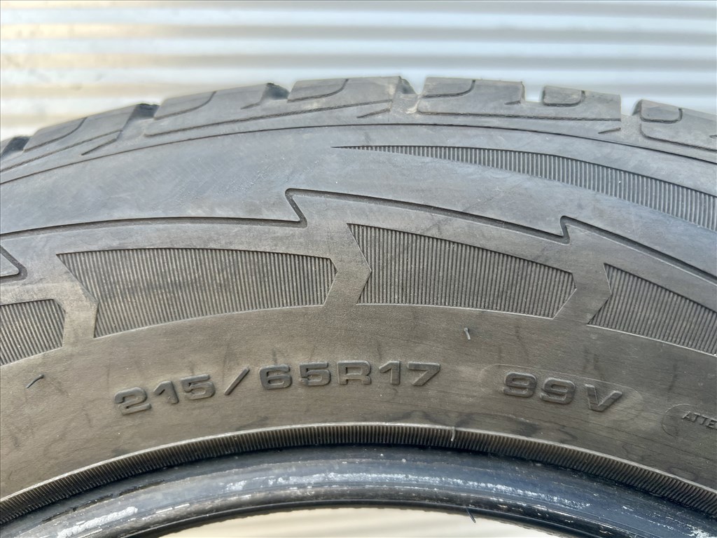 2db Goodyear 215/65 R17 215/65R17 215/65/17 215/65x17 téli gumi 7. kép