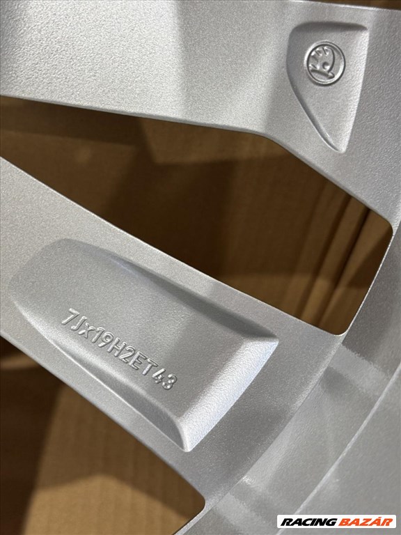 R19 Original skoda 7J ET43 565 601 025AK 565601025AK 1db felni 4. kép