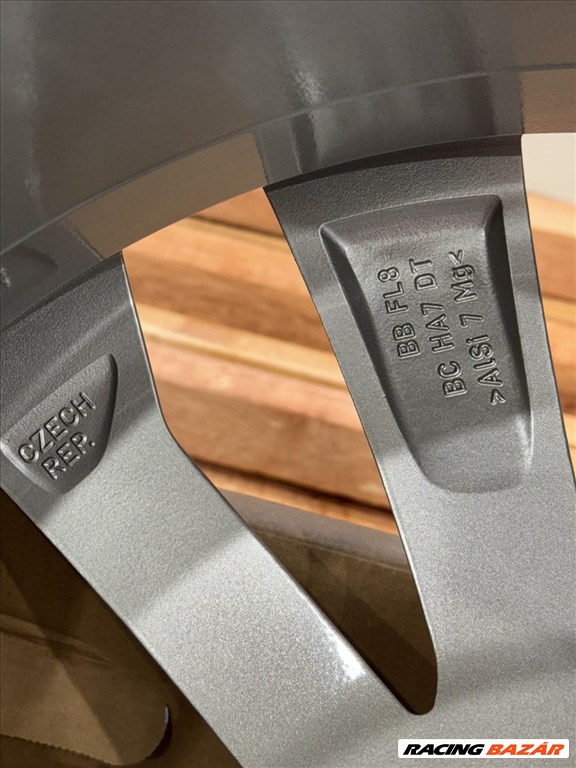 R19 Original skoda 7J ET43 565 601 025AK 565601025AK 1db felni 6. kép