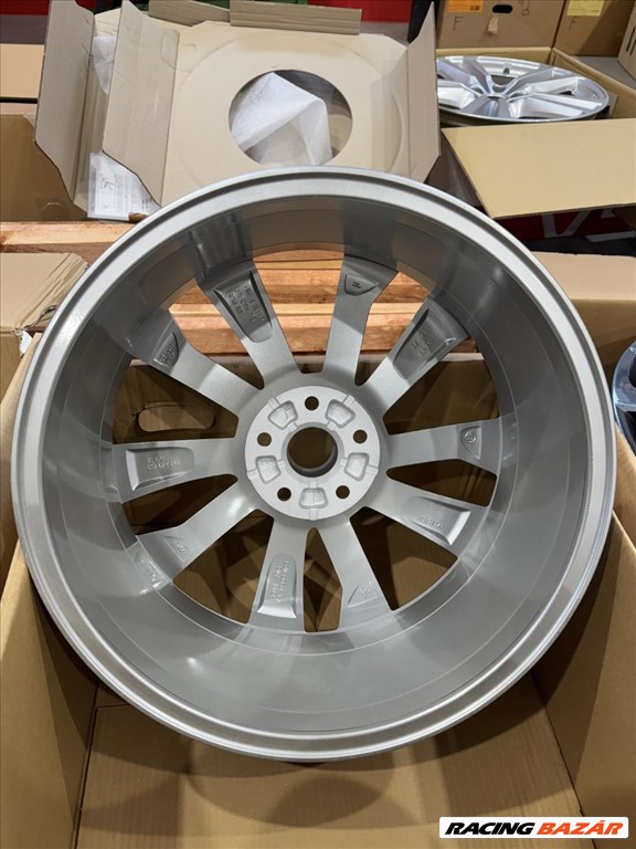 R19 Original skoda 7J ET43 565 601 025AK 565601025AK 1db felni 7. kép