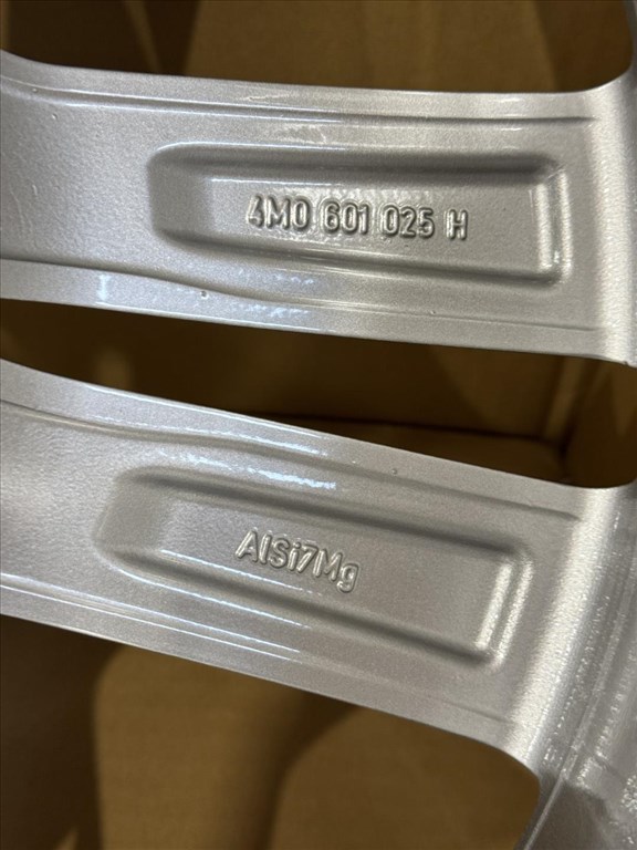 R20 Original Audi 9J ET33 - 4m0 601 025H 4M0601025H 2DB ALUFELNI FELNI 7. kép