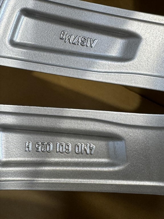 R20 Original Audi 9J ET33 - 4m0 601 025H 4M0601025H 2DB ALUFELNI FELNI 9. kép